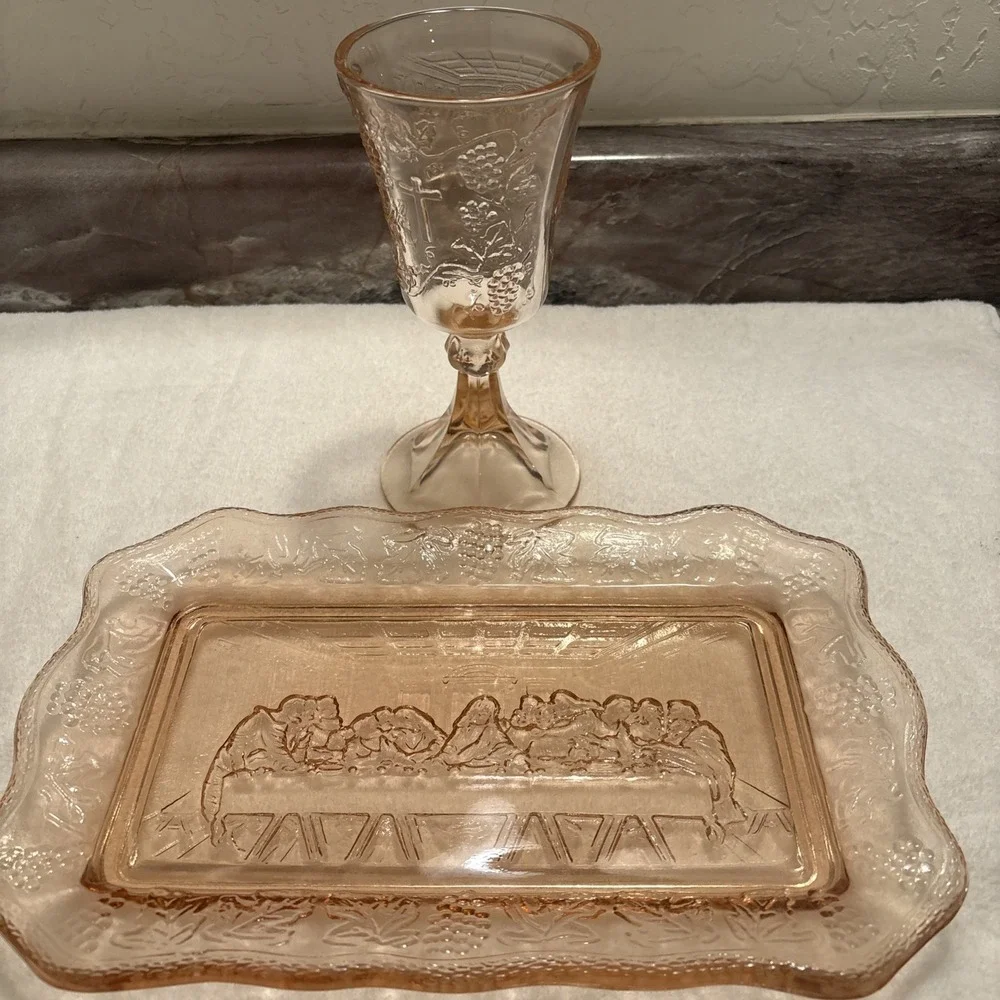 VTG Indiana Tiarra Glass Pink Bread Plate Last Supper 11